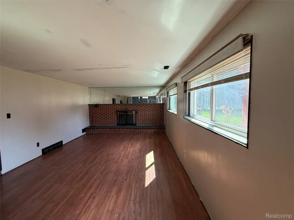 3430 Chase Drive Warren City, MI 48091