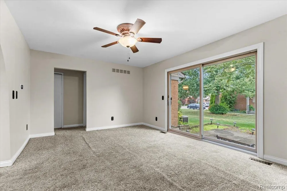 3719 Old Creek Road Troy City, MI 48084