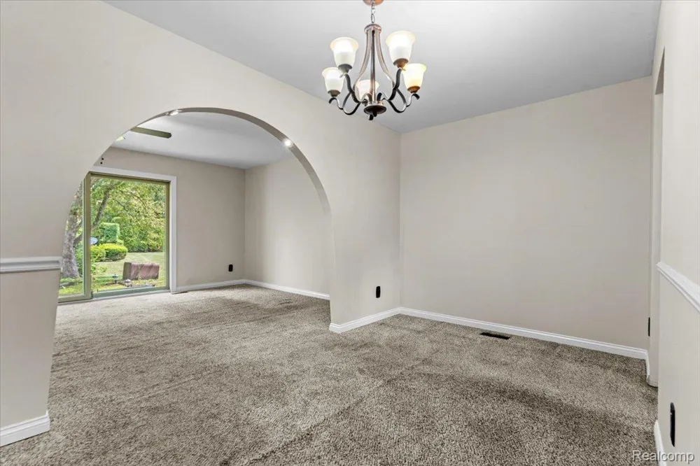 3719 Old Creek Road Troy City, MI 48084