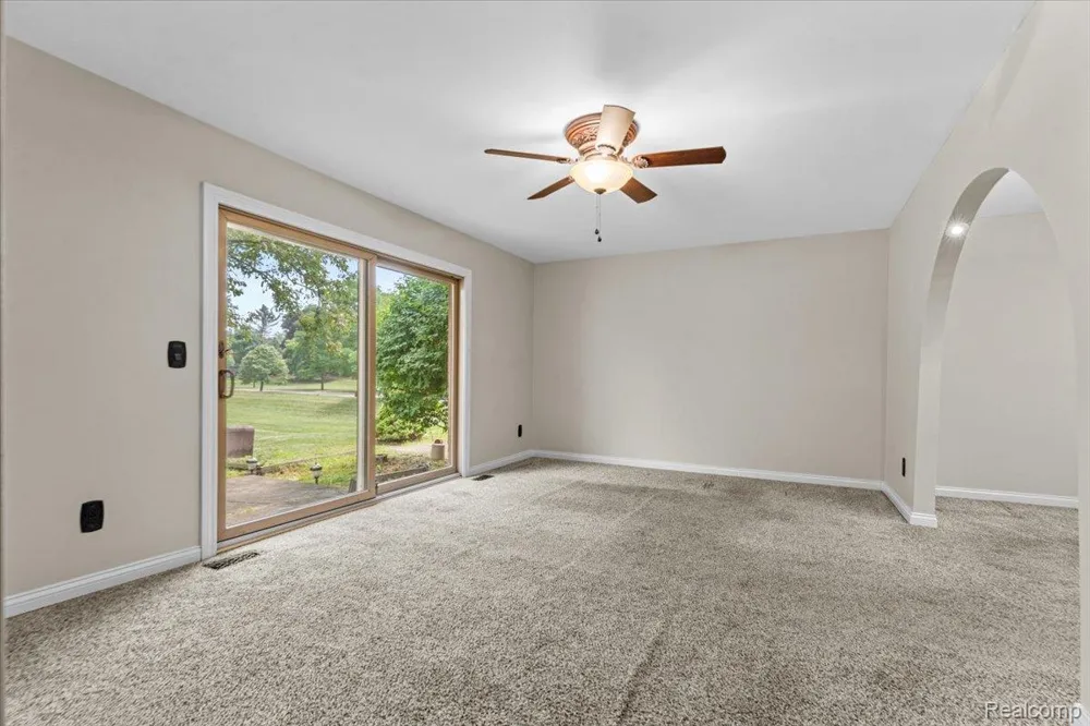 3719 Old Creek Road Troy City, MI 48084