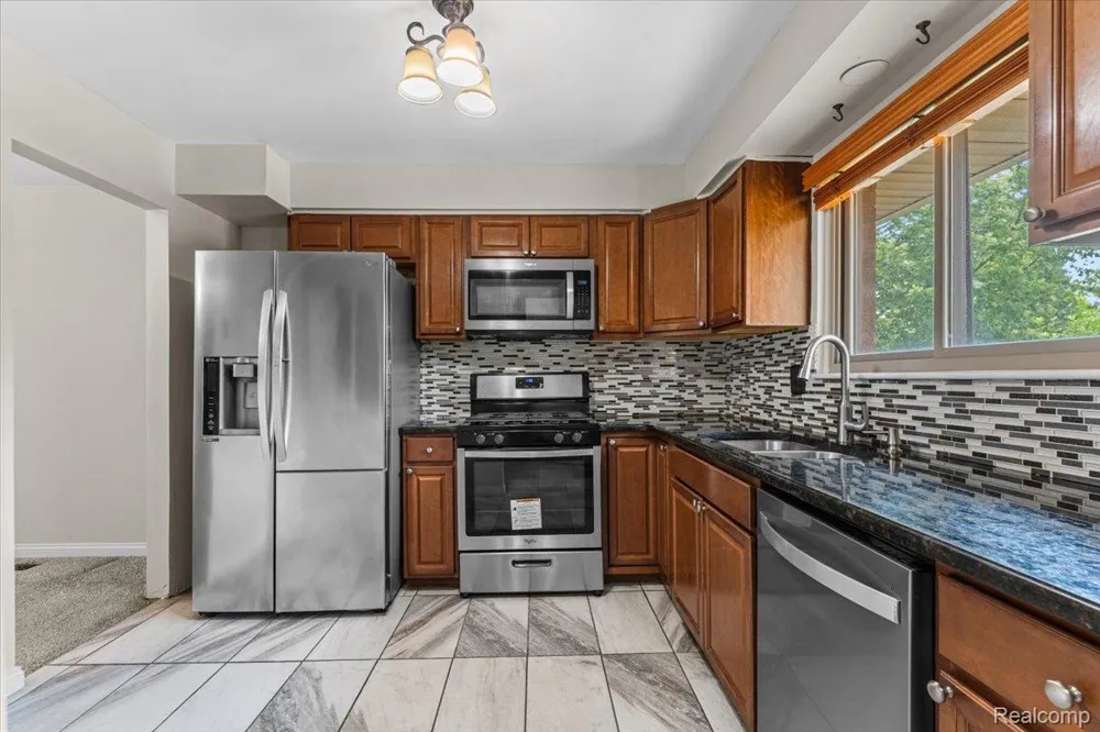 3719 Old Creek Road Troy City, MI 48084