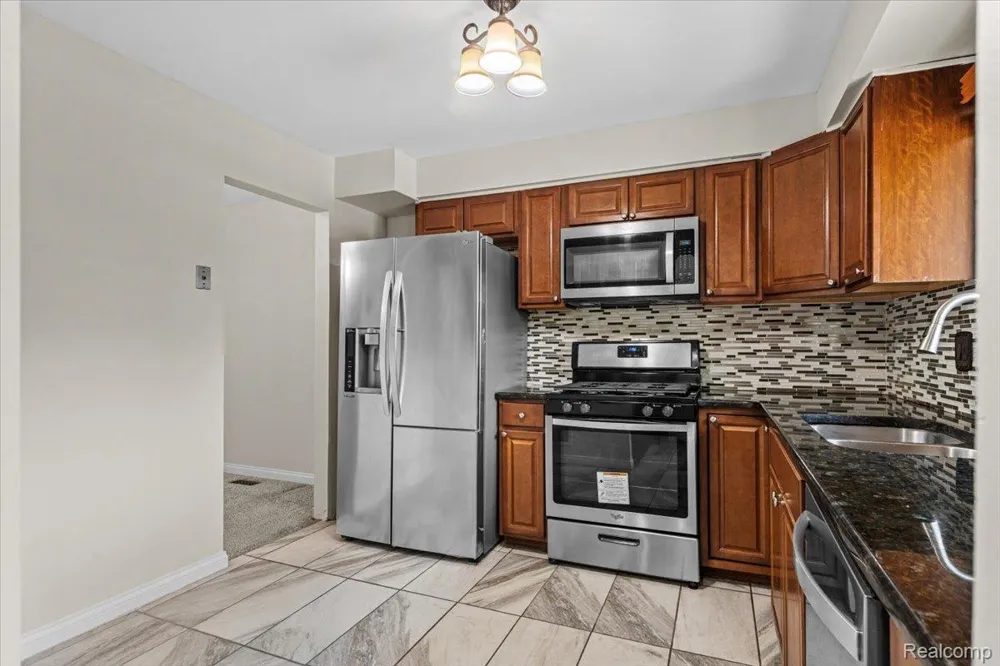 3719 Old Creek Road Troy City, MI 48084