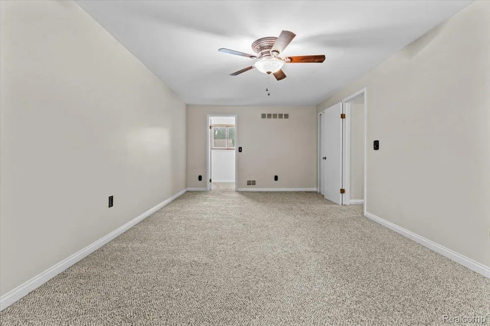 3719 Old Creek Road Troy City, MI 48084