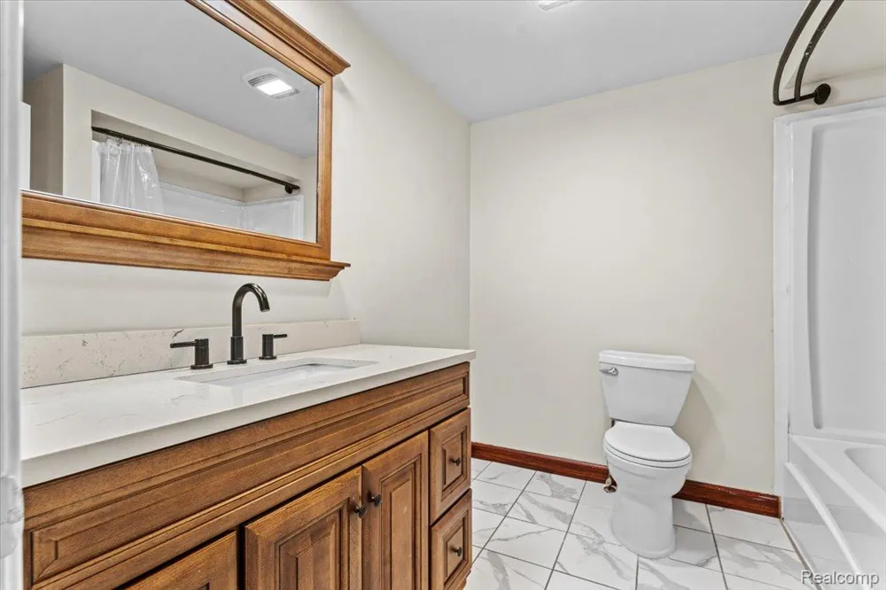3719 Old Creek Road Troy City, MI 48084