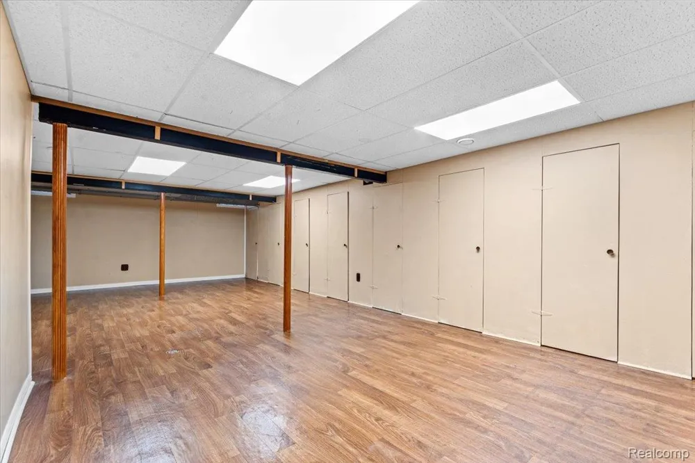 3719 Old Creek Road Troy City, MI 48084