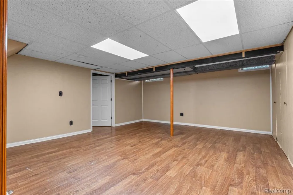 3719 Old Creek Road Troy City, MI 48084