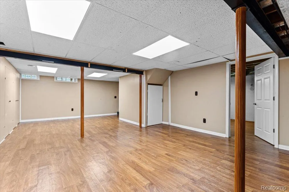 3719 Old Creek Road Troy City, MI 48084