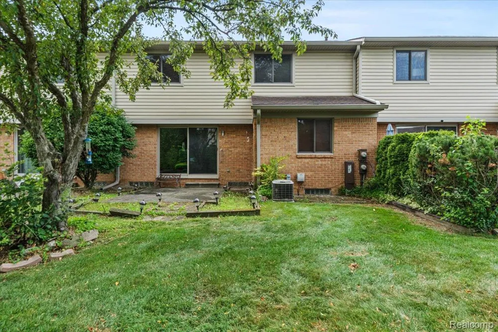 3719 Old Creek Road Troy City, MI 48084
