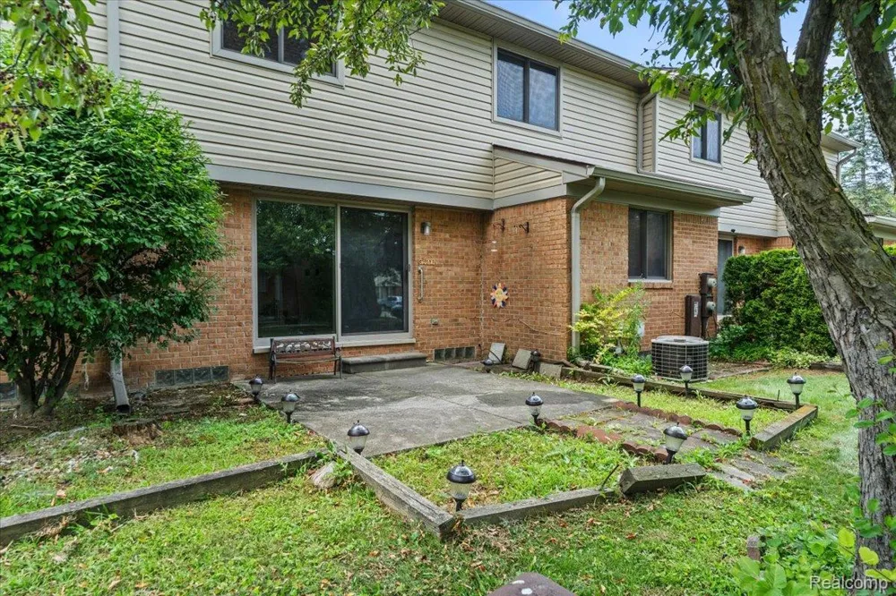 3719 Old Creek Road Troy City, MI 48084