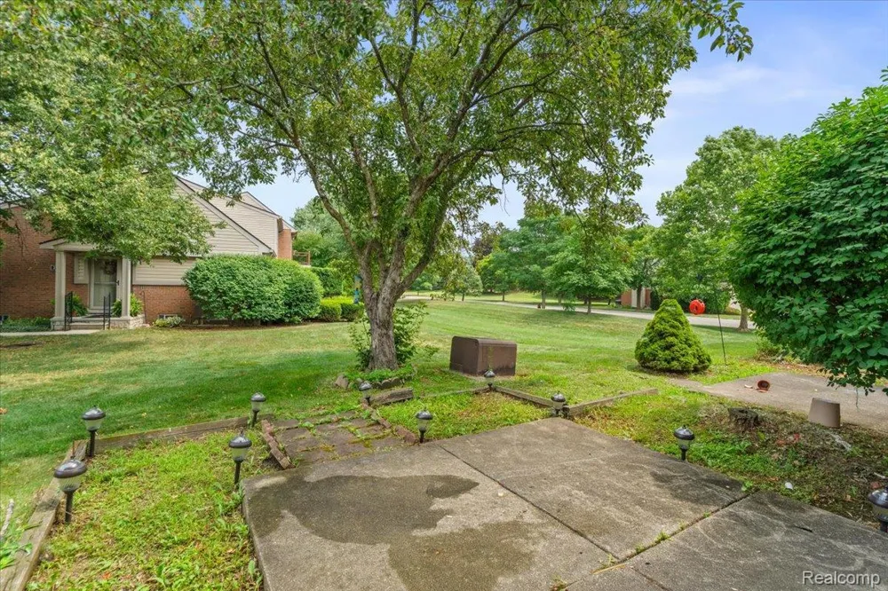 3719 Old Creek Road Troy City, MI 48084