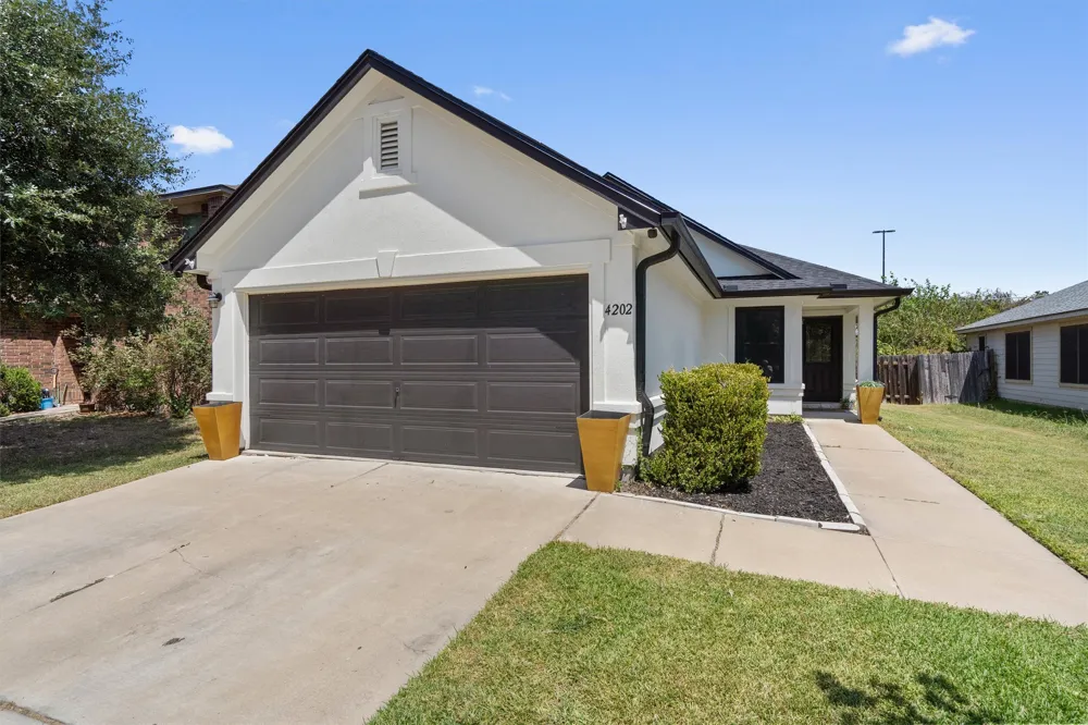4202 Kings Canyon Drive Taylor, TX 76574