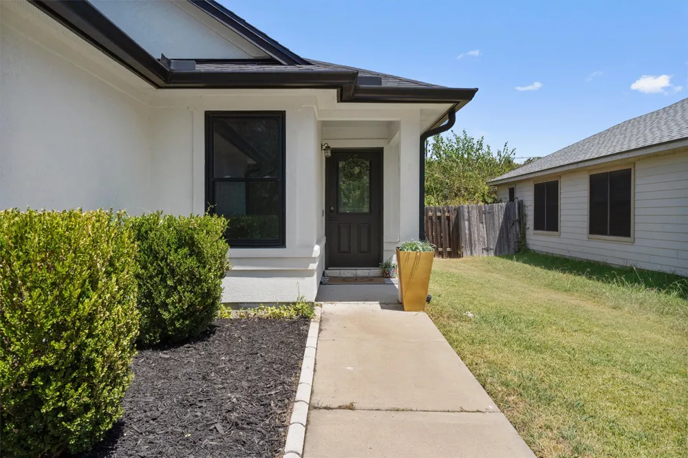 4202 Kings Canyon Drive Taylor, TX 76574