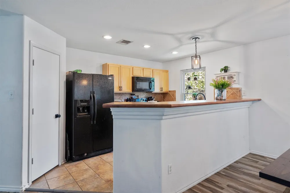 4202 Kings Canyon Drive Taylor, TX 76574