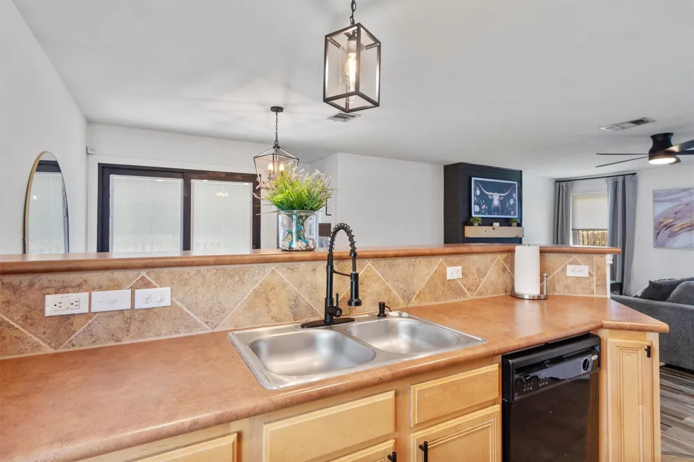 4202 Kings Canyon Drive Taylor, TX 76574