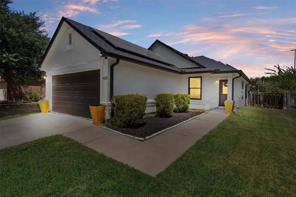 4202 Kings Canyon Drive Taylor, TX 76574