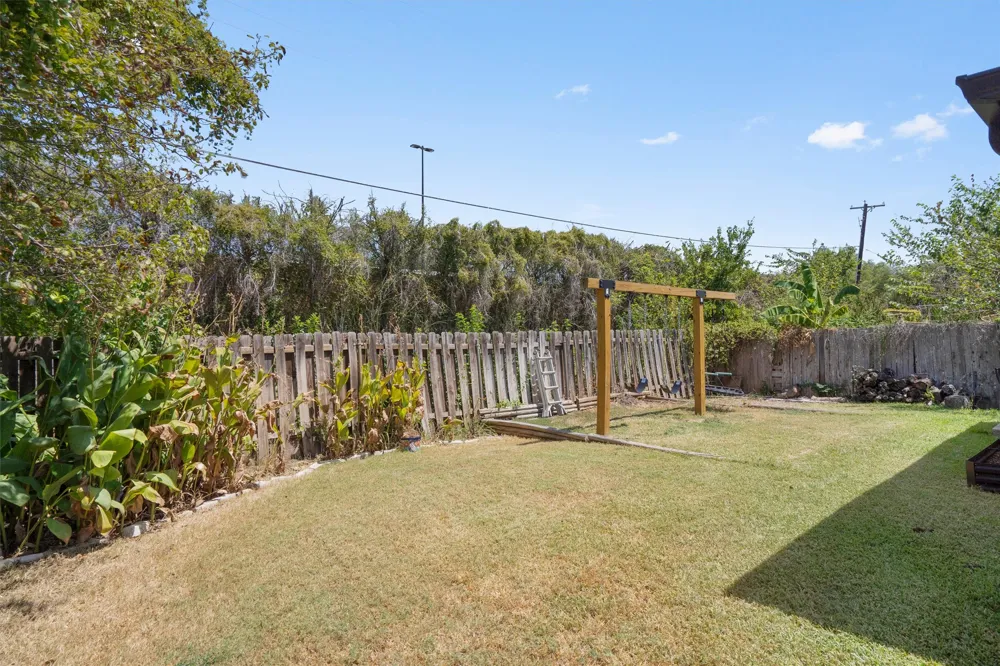 4202 Kings Canyon Drive Taylor, TX 76574