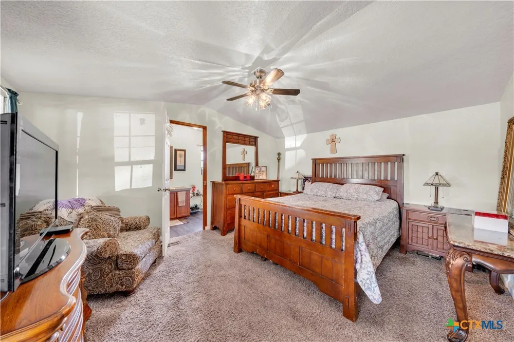11706 Kinney Atascosa, TX 78002
