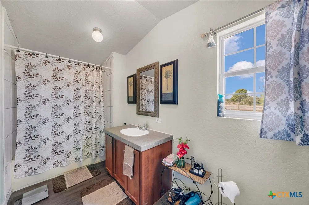 11706 Kinney Atascosa, TX 78002
