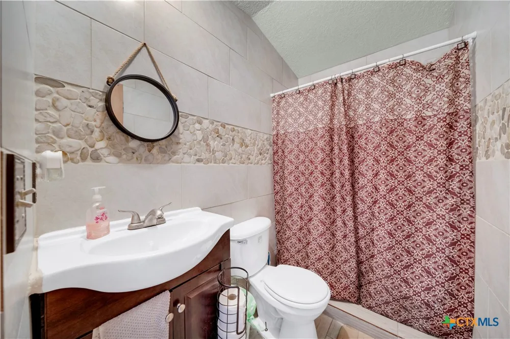 11706 Kinney Atascosa, TX 78002