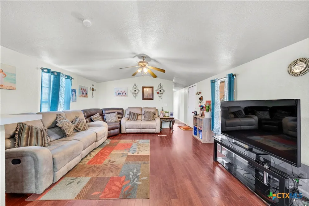 11706 Kinney Atascosa, TX 78002