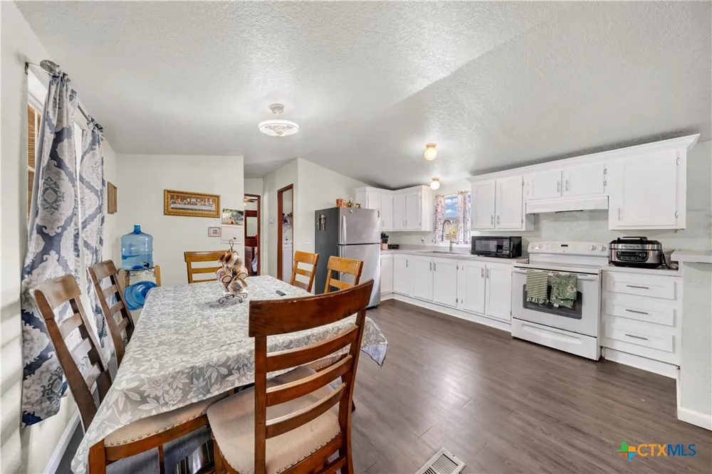 11706 Kinney Atascosa, TX 78002