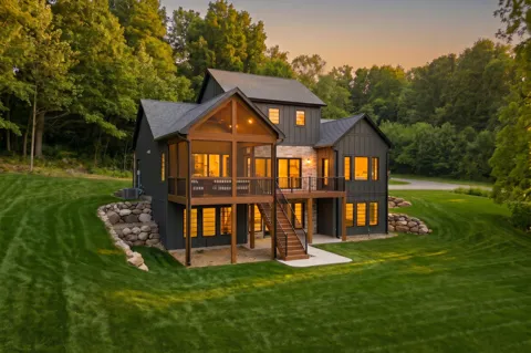 6861 Nature Lane