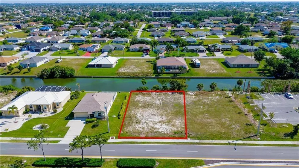 136 NICHOLAS PARKWAY W Cape Coral, FL 33990