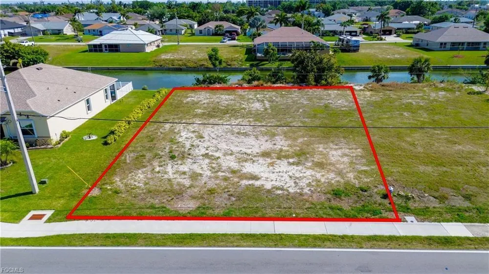 136 NICHOLAS PARKWAY W Cape Coral, FL 33990