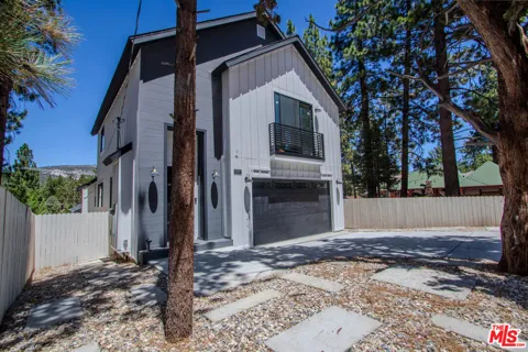 225 E Aeroplane Boulevard