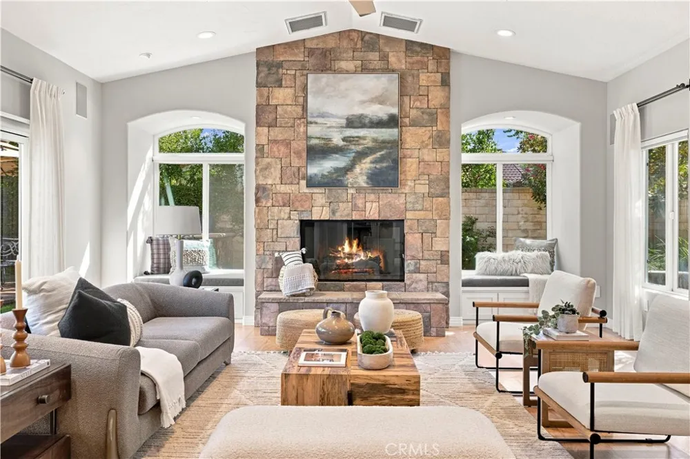 26172 Via Raza Valencia, CA 91355