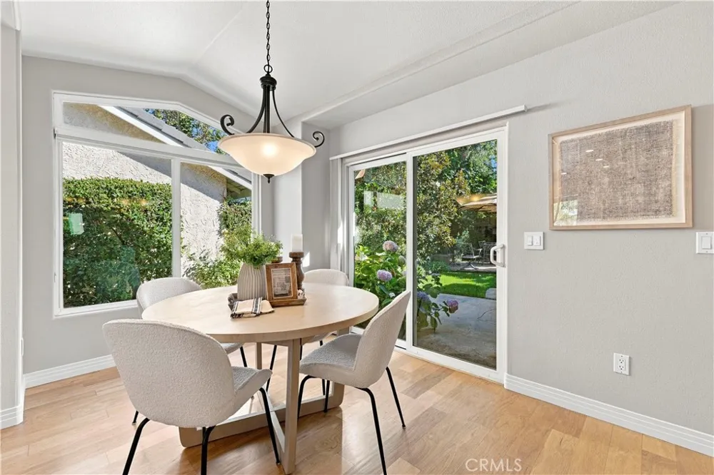 26172 Via Raza Valencia, CA 91355