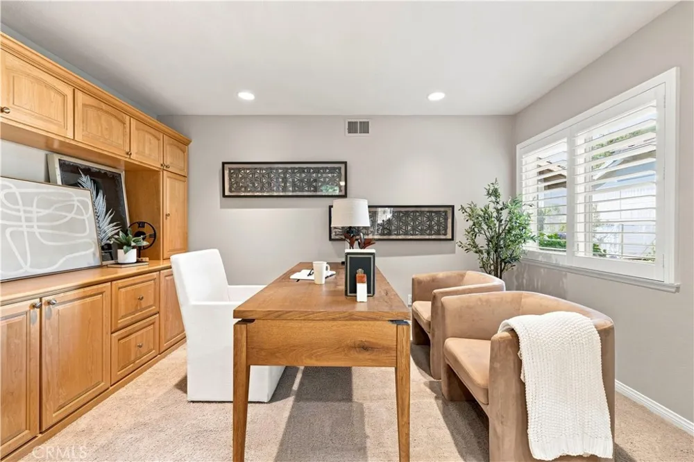26172 Via Raza Valencia, CA 91355