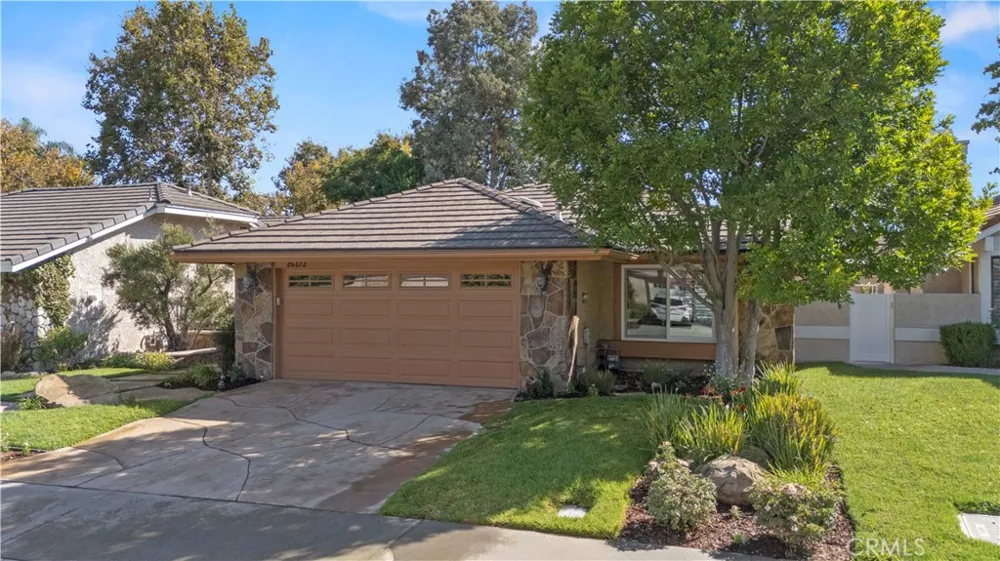26172 Via Raza Valencia, CA 91355