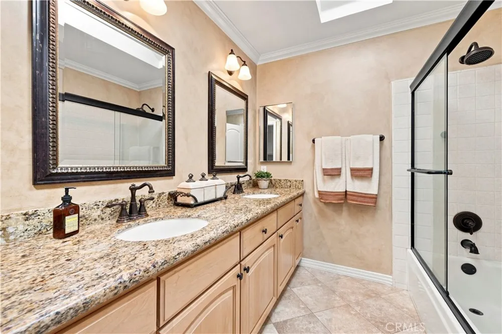 26172 Via Raza Valencia, CA 91355