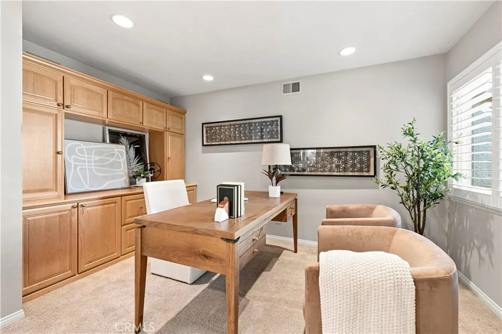 26172 Via Raza Valencia, CA 91355