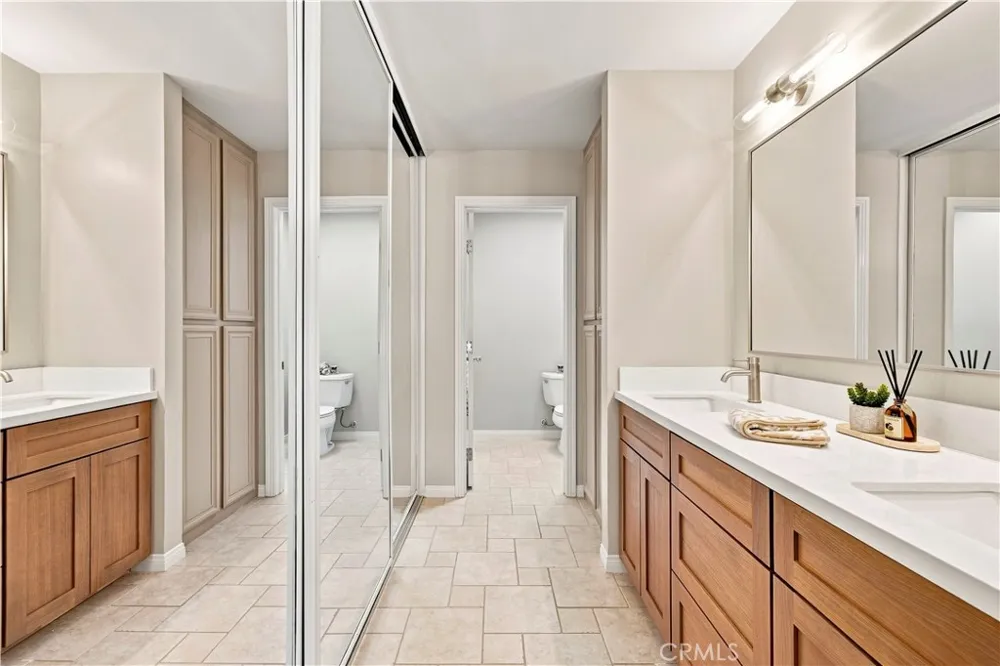 26172 Via Raza Valencia, CA 91355