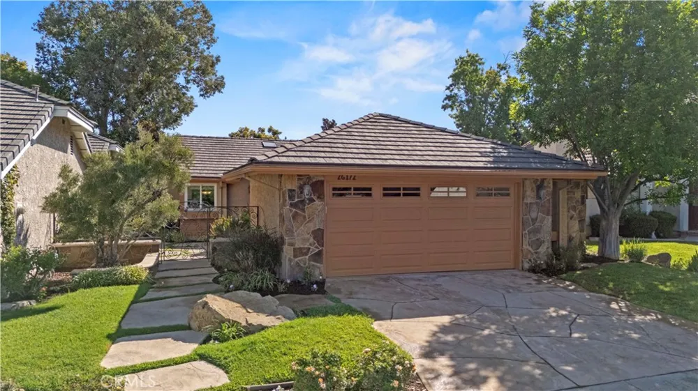 26172 Via Raza Valencia, CA 91355