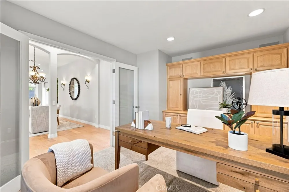 26172 Via Raza Valencia, CA 91355