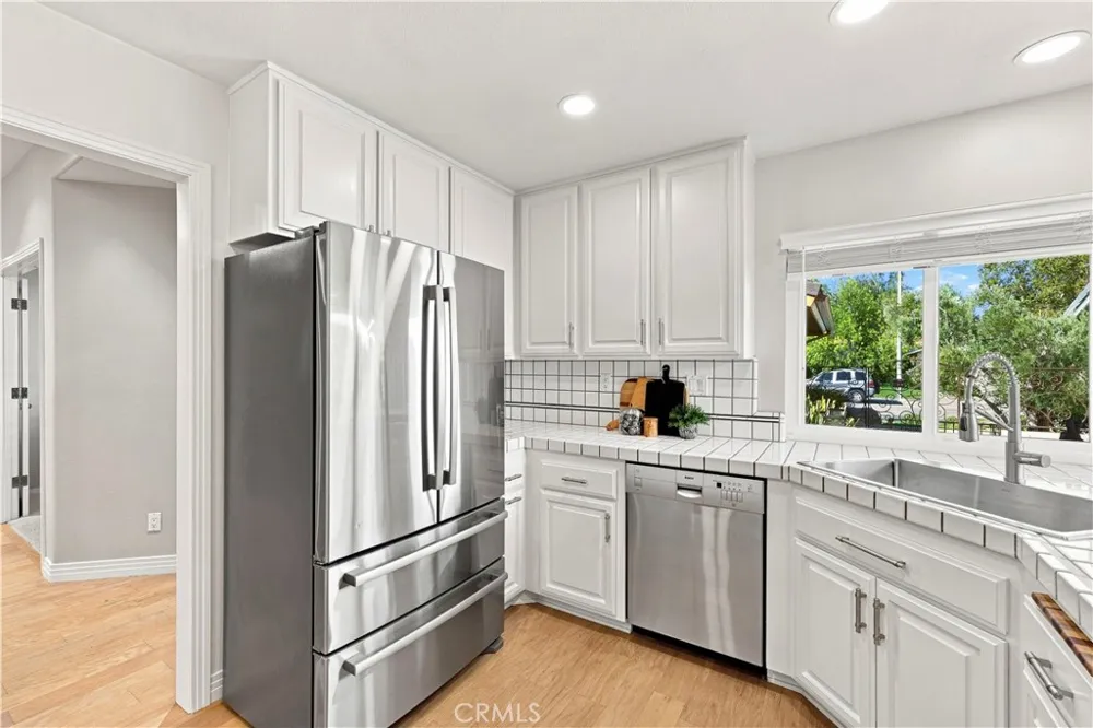 26172 Via Raza Valencia, CA 91355