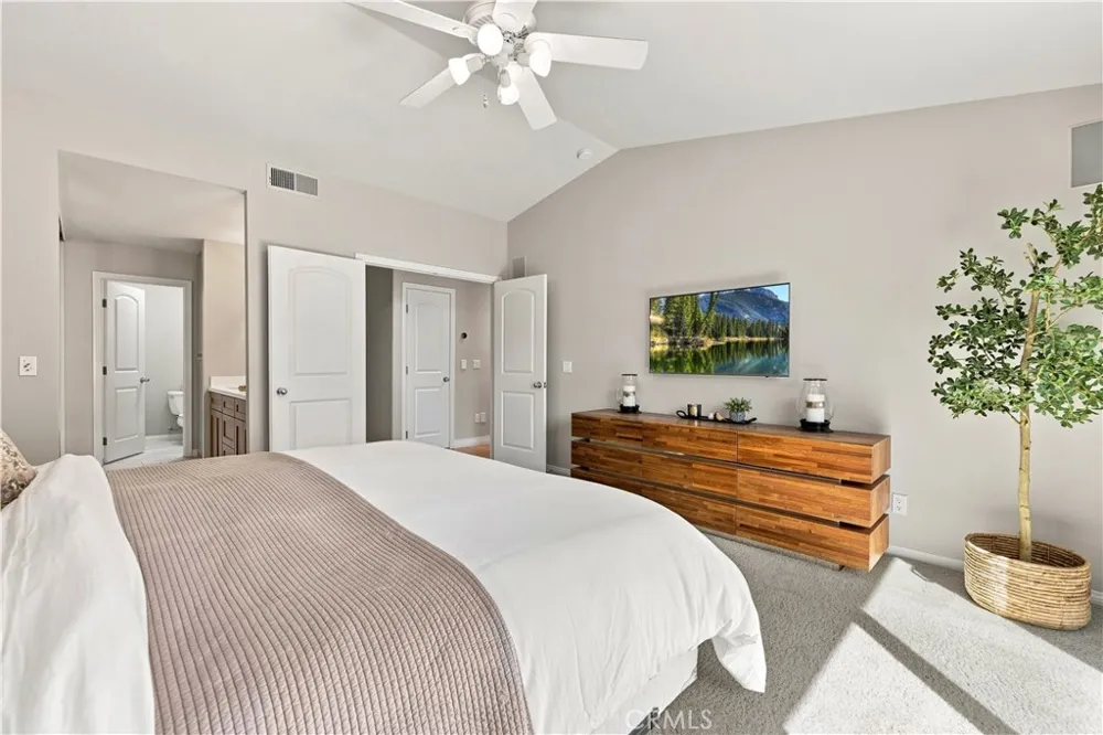 26172 Via Raza Valencia, CA 91355