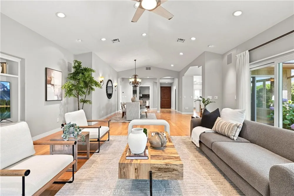26172 Via Raza Valencia, CA 91355