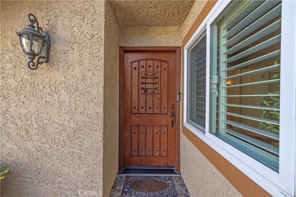 26172 Via Raza Valencia, CA 91355