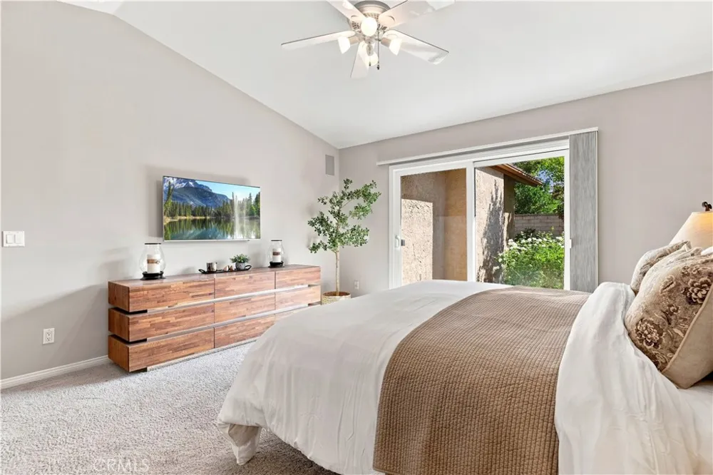 26172 Via Raza Valencia, CA 91355