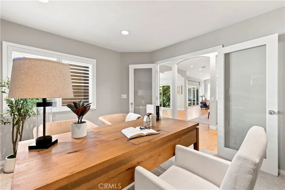 26172 Via Raza Valencia, CA 91355