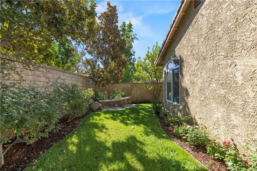 26172 Via Raza Valencia, CA 91355