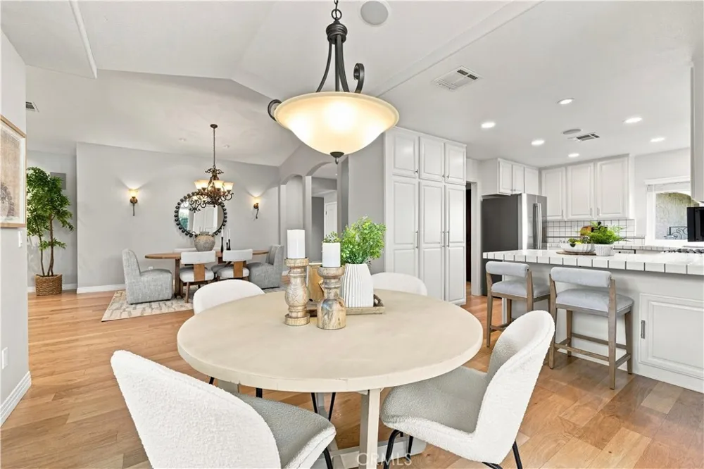26172 Via Raza Valencia, CA 91355