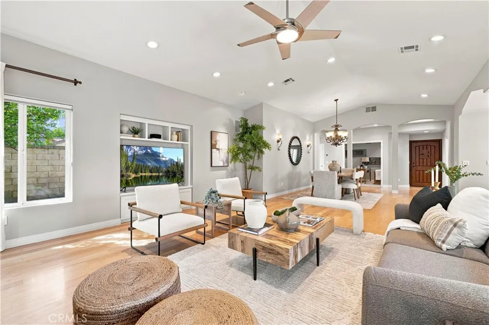 26172 Via Raza Valencia, CA 91355