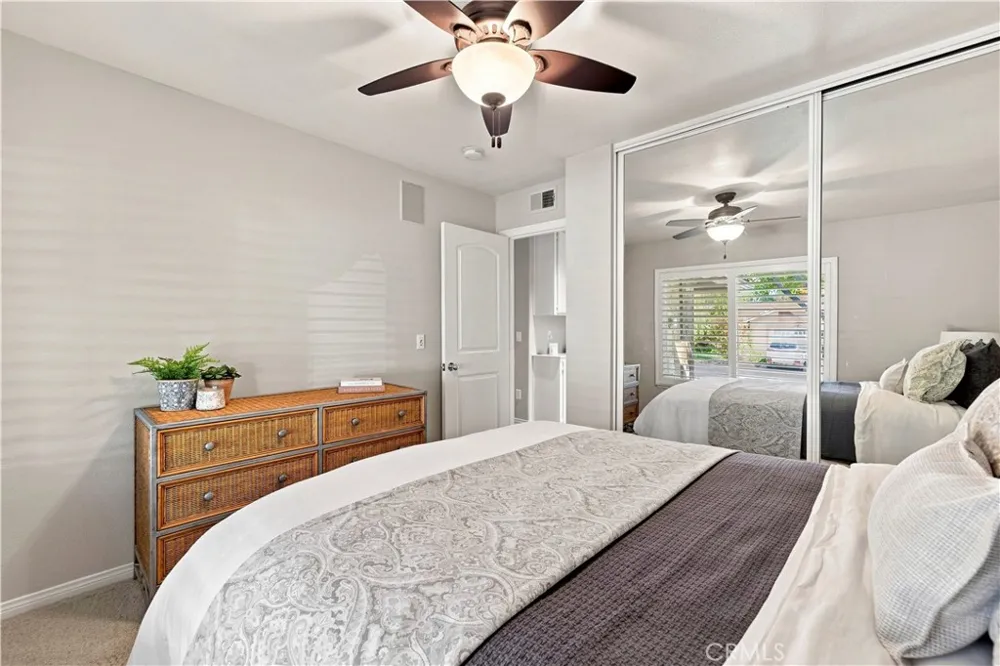 26172 Via Raza Valencia, CA 91355