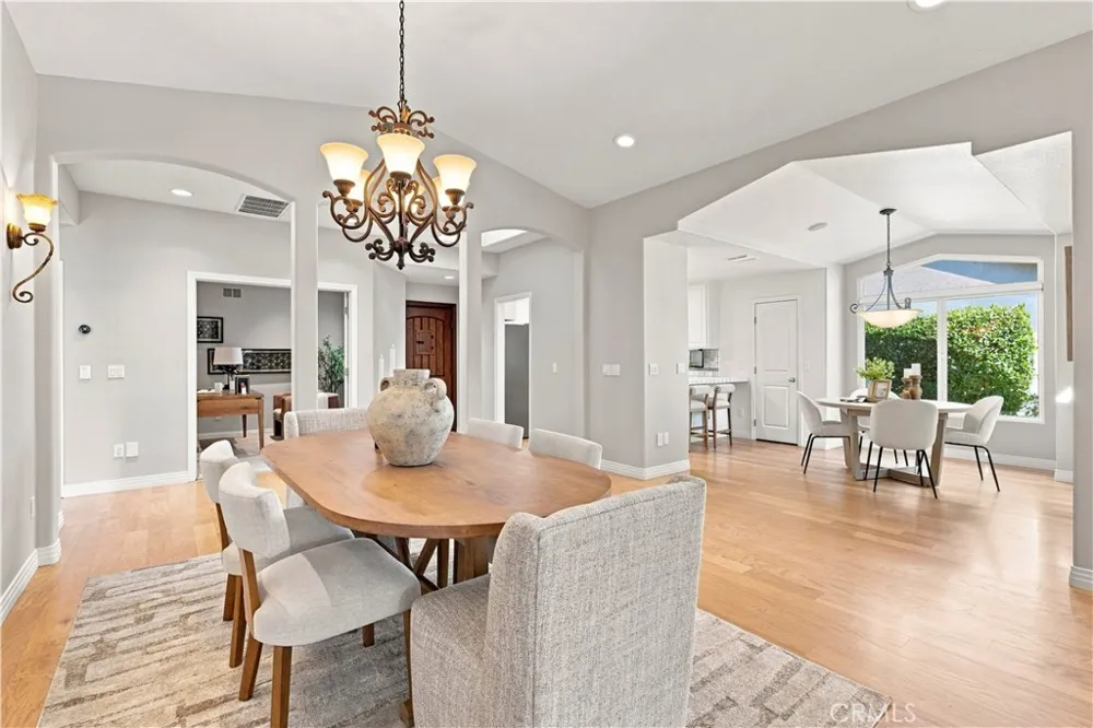 26172 Via Raza Valencia, CA 91355