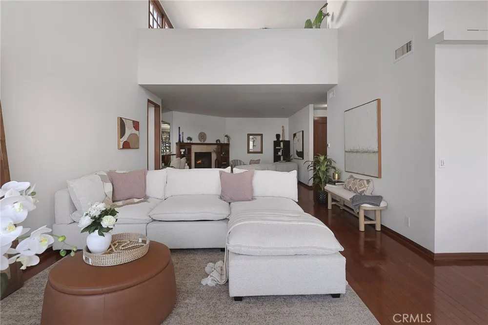 1432 Camden #301 Los Angeles, CA 90025